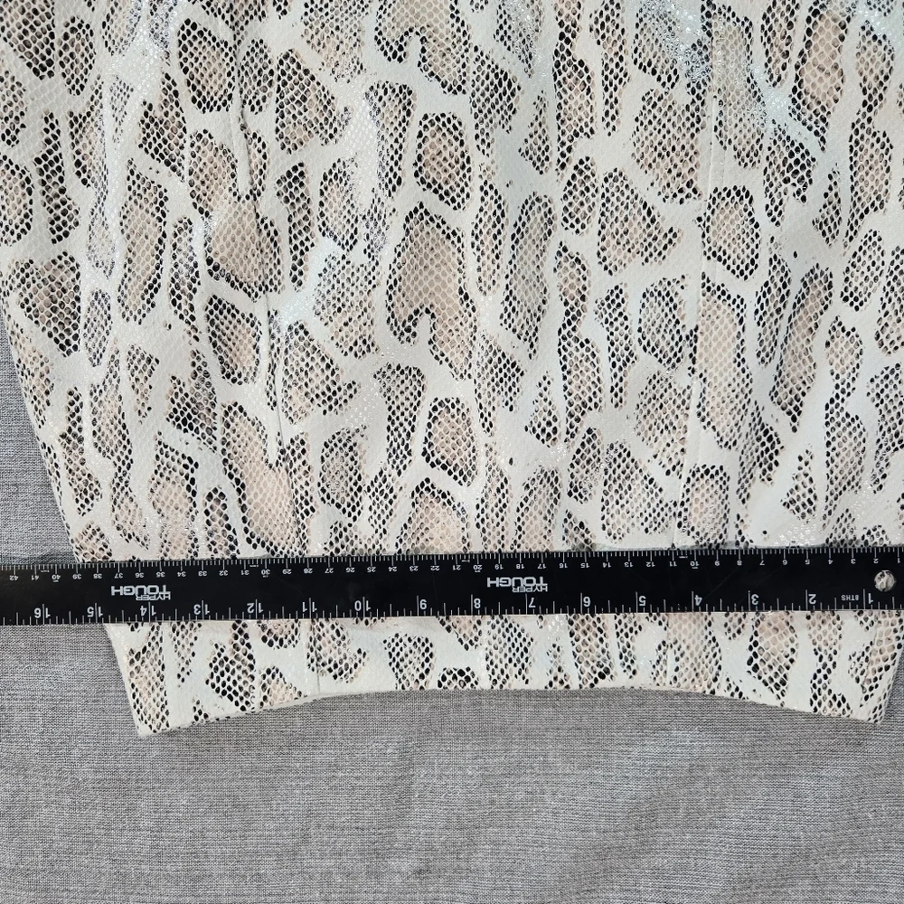 Fate Womens Small High Rise Mini Skirt Ivory Snakeskin Design EUC Sexy Classic